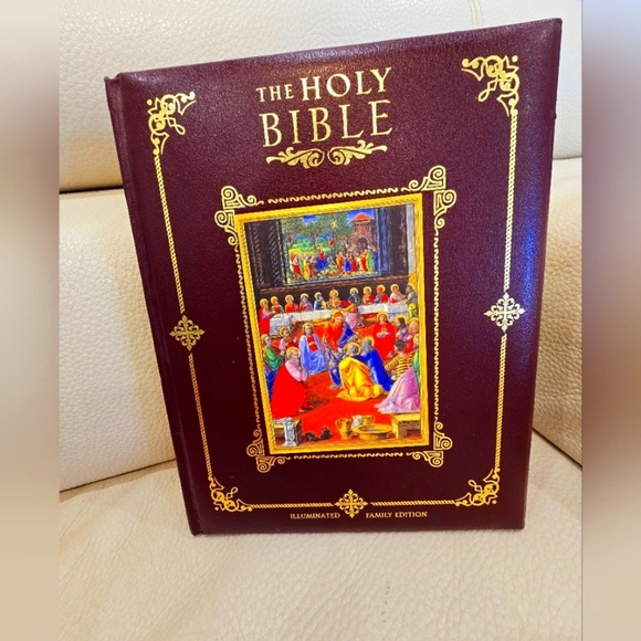 The Holy Bible Book Illuminated Family Edition Illustrated 2000 By Lionheart - Picture 1 of 9